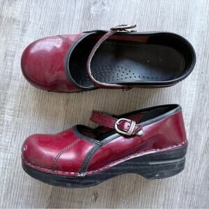 Dansko Women’s 36 / US 6 Mary Jane Clogs Dark Red